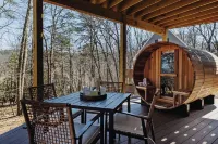 Wanderlust Villa – Spacious Mt cabin w/ Game room, Hot tub and Karaoke nights !