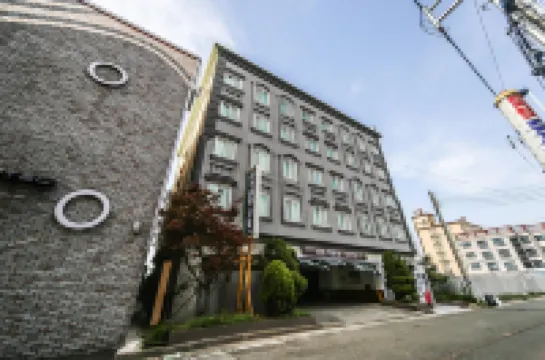 Chilgok Seokjeok Mont Blanc Hotels near Yangmok Station