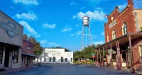 NEW Penthouse on the River-4 BR Corner Condo with Iconic Gruene Tower Views