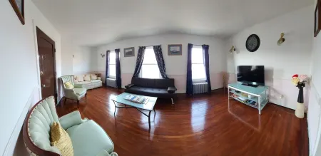 Cozy 3-bedroom house in charming Buffalo with WiFi, AC