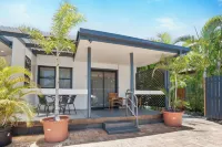 Tasman Holiday Parks - Torquay Palms - parking