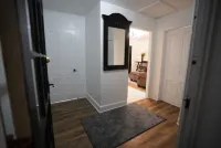 Pet Friendly Fully Furnished and Private 1 Bedroom Flat Hotel a Fond du Lac