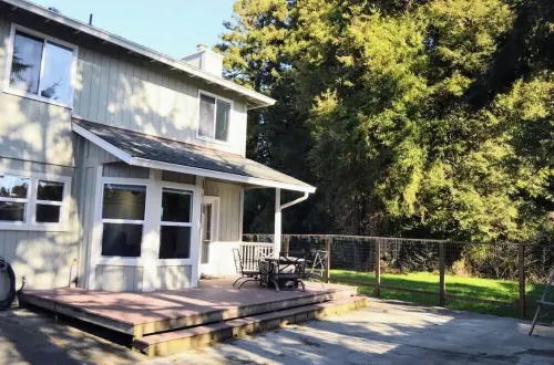 Spacious Sequoia Estate Hotels in Eureka