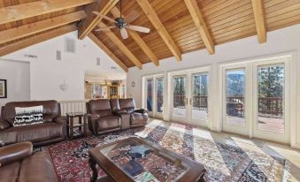 Views at Wolf Lodge by AvantStay Magnificent Views w Hot Tub Sauna