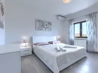 Kristina Hotels in Radovani
