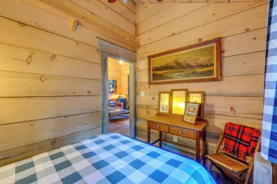 Creekside Cabin about 20 Mi to Kings Canyon Park! Hotels near Lakes Trail in Sequoia National Park