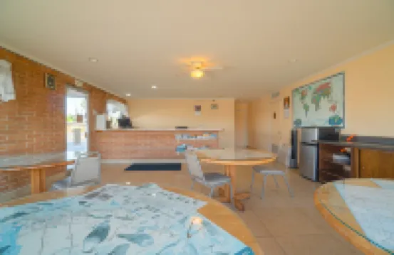 OYO Weslaco Mercedes經營的Vali Ho汽車旅館