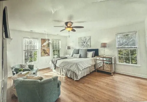 Location Location, spacious 5Br 4 bath house in oldtown w/hot tub & firepit.