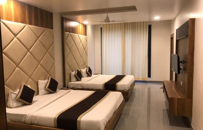 Divya Hotel & Restaurant