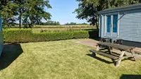 Chalet with Garden, Views, Wifi, Leeuwarden Franeker Harlingen  호텔