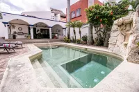 Private Resort with Amazing Pool and Gardens