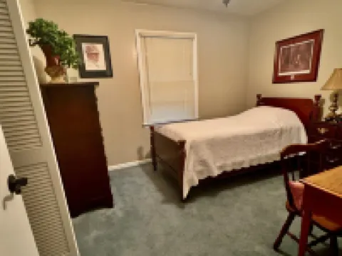 Peaceful Lake Access. Hotels in Northport
