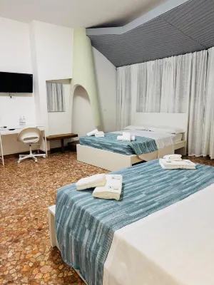 MMM HOME Train Station 1 Hotels in