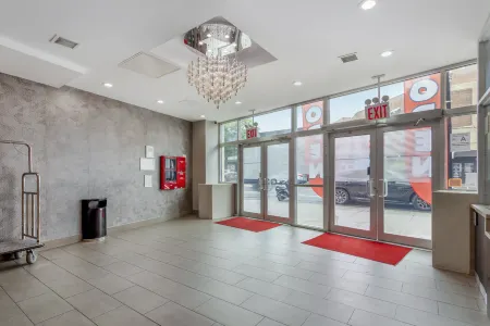 Red Roof PLUS+ Brooklyn - Flatbush Ave Отели рядом с достопримечательностью «Бруклинский ботанический сад»