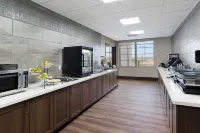 ClubHouse Hotel & Suites Rapid City - breakfast