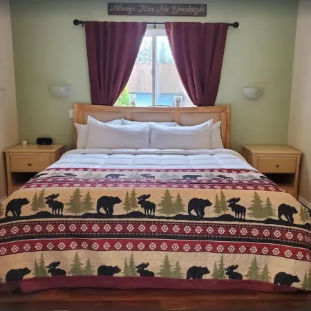 {Forget-Me-Not Inn} Alaskan Vacation Rental (Bear Suite)