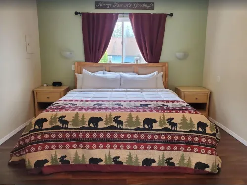 {Forget-Me-Not Inn} Alaskan Vacation Rental (Bear Suite) Hotels in Sitka