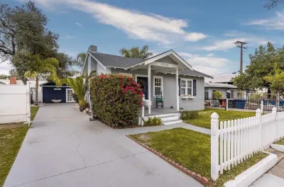 Cheerful Studio Monrovia Old Town/Pasadena/COH Hotels near Cafe LuMar