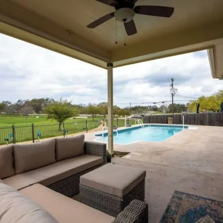 2 King Beds in This Relaxing Home on the Greenbelt.