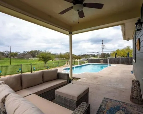 2 King Beds in This Relaxing Home on the Greenbelt. 比尤達住宿飯店