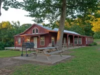 5-bedroom lodge near Ozark National Forest and Lake Fort Smith state park.
