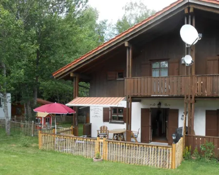 Nice holiday home "Aunt Emma" in Regen, Bavarian Forest, pets welcome レーゲンのホテル