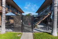 POOLSIDE SUITE Fresno/Clovis