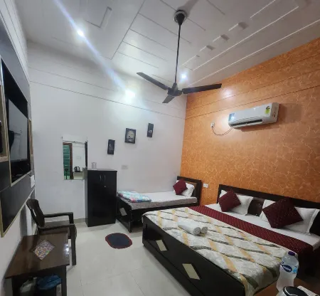 Ramam By Naavagat 700 Meter From Temple Отели в г. Айодхья