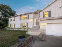 Lake Mi Getaway w/hot tub - Relax on 2 acres-plenty of space to unwind Hotels in Lake Charter Township