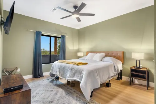 The Lookout at Table Rock Lake - Luxurious Stay - Hot Tub - Bring Your Boat!! Hotels in Shell Knob