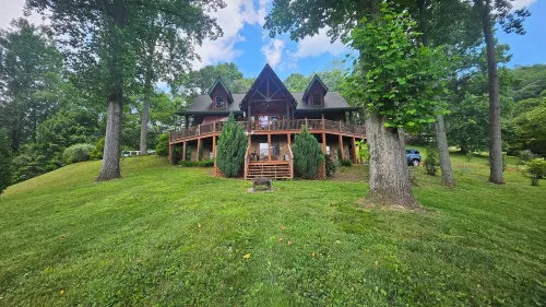 Mountain View Retreat/2Br Log Home Apt w/Private Dining Deck & BBQ/Massage