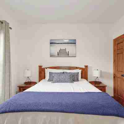 Charming One Bedroom at Snowbridge- Blue Mountain Rooms