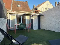 Pretty 50 m2 fisherman's cottage with exterior Hotels in Etaples
