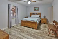 Smoky Mountain Getaway. Enjoy Seclusion,Views,Motorcycling, Shops w Paved Access