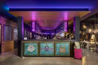 Moxy York - Bars