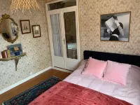 Family home with large games room, close to the sea - 民宿