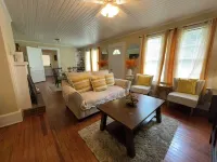 4-bedroom house in peaceful Valdosta 4 queen beds, 3 sofa beds w/ full amenities