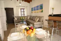 Colonial Villa in Nueva Esparta WiFi, AC, hot tub, parking, mountain view, 2 Bed Hotels in Margarita Island