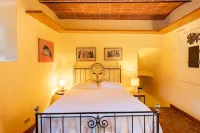 Spectacular apartment in historic mansion from the 1400s