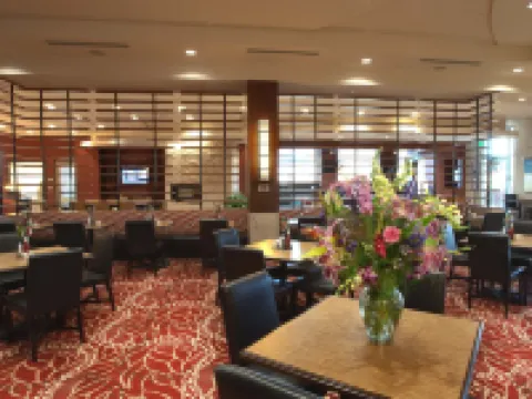 เอ็มบาสซีสวีทส์ ปาล์มเดล โรงแรมในปาล์มเดล