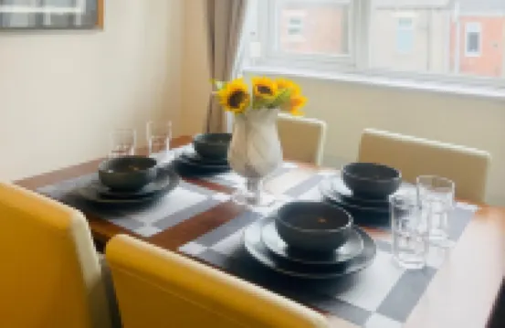 1 Bed Flat - Sleeps 3 - Parking - Pet Friendly