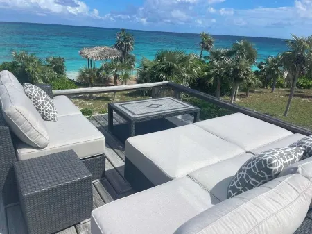 2 Beachfront Houses for Groups Отели рядом с достопримечательностью «Mike's beach»