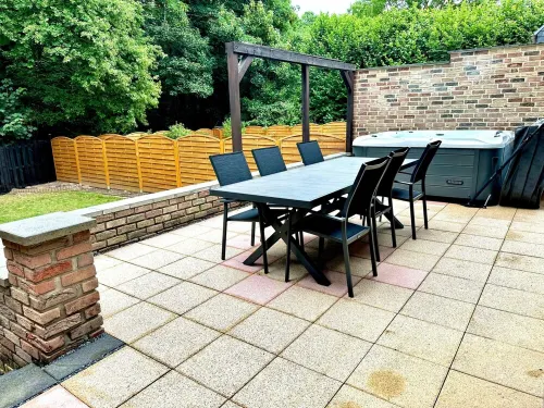 House by the forest with outdoor whirlpool and fireplace Hotels in Stolberg