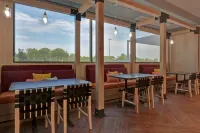 Tru by Hilton Mooresville - breakfast