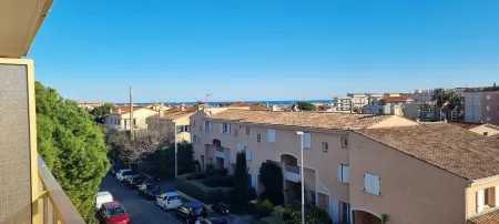 F2 New Bright Beautiful Near Sea Airport and Amenities AC Wifi Terrace Garage