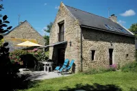 Pretty Breton stone house, 5 to 600 meters from the sea. Equivalent to 3 stars. Hotel a Larmor-Plage