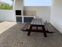 Casa com 3 Quartos e Piscina a 5 Minutos da Praia da Mareta