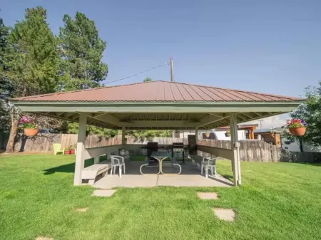 Ponderosa Paradise - NEW w/ King Bed! Pets OKAY