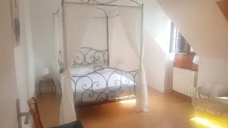 Comfortable Villa with 4 Bedrooms, Nature and Calm near Paris Отели в г. Понто-Комбо