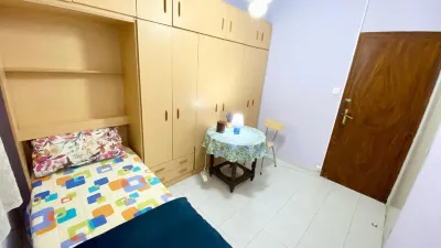 Offer_ One Bedroom - Shared with a Family in City Centre - Bus Station Tarragona 塔拉戈納郊區火車站附近的飯店